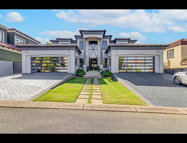5 BEDROOM TOWNHOUSE FOR SALE IN BLUE VALLEY GOLF ESTATE